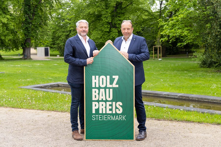 Innungsmeister Oskar Beer und Besser mit Holz Obmann Bernhard Neubauer